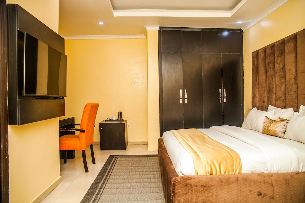 Cribville Hotel & Suites 9/41