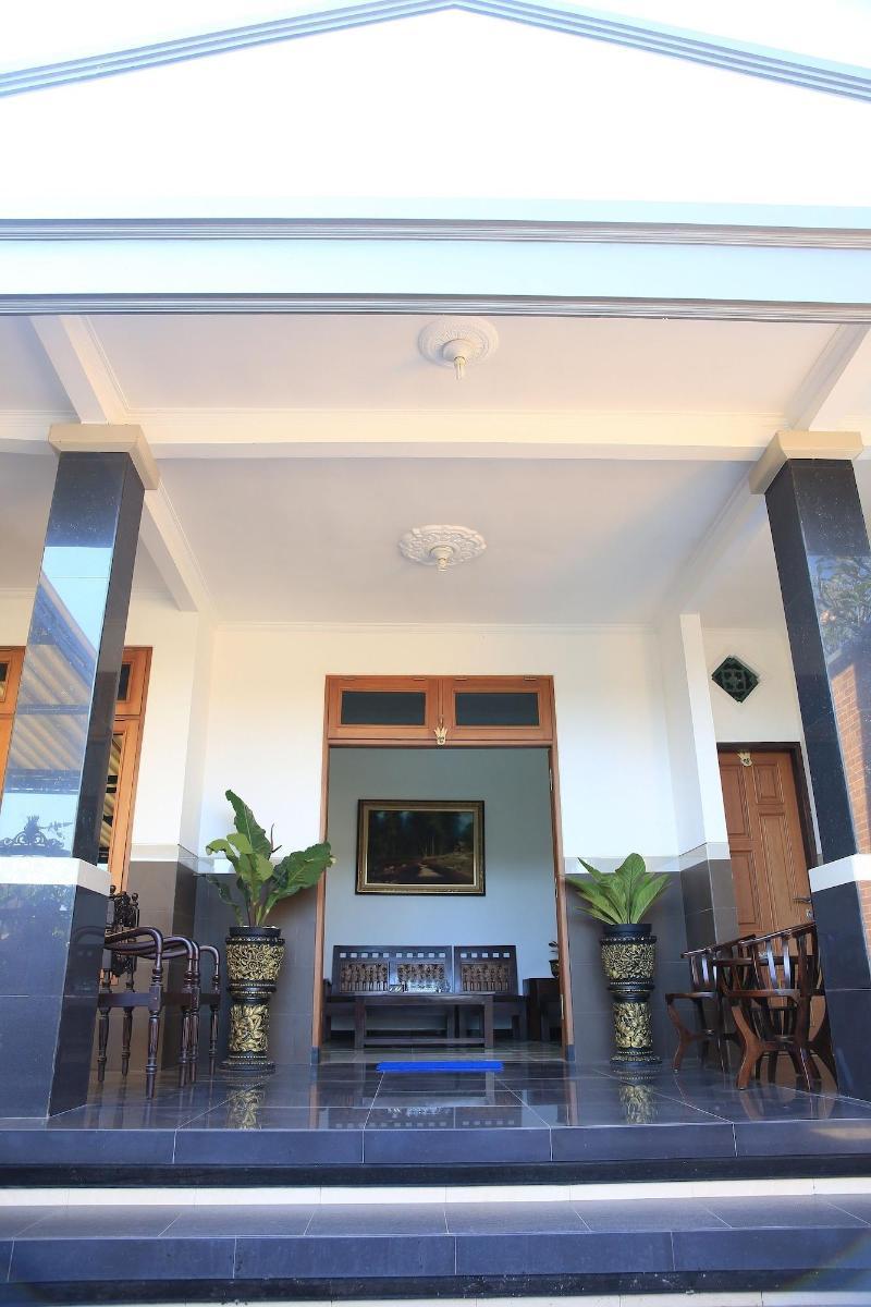 Puri Kusuma Guest House 1/12