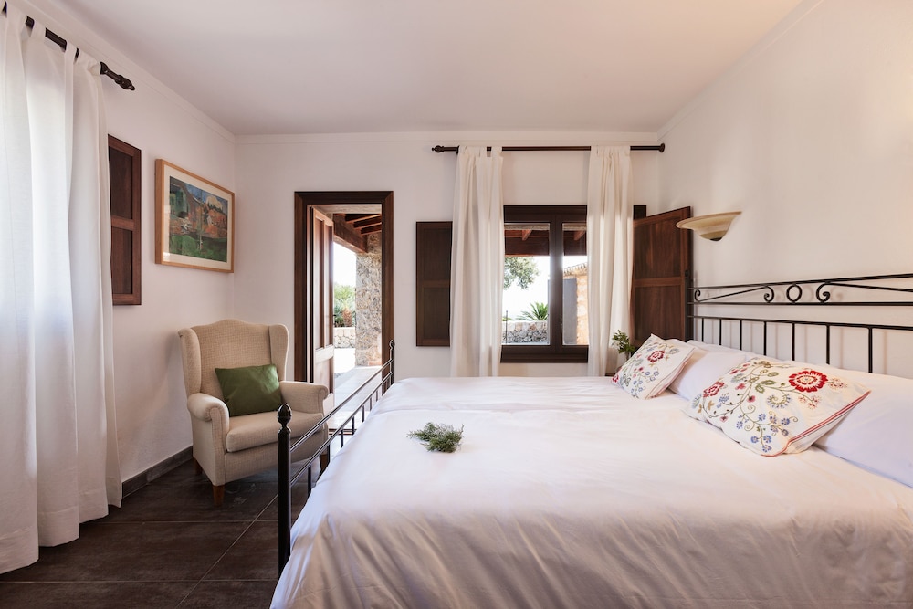 FINCA HOTEL ALBELLONS PARC NATURAL 10/70