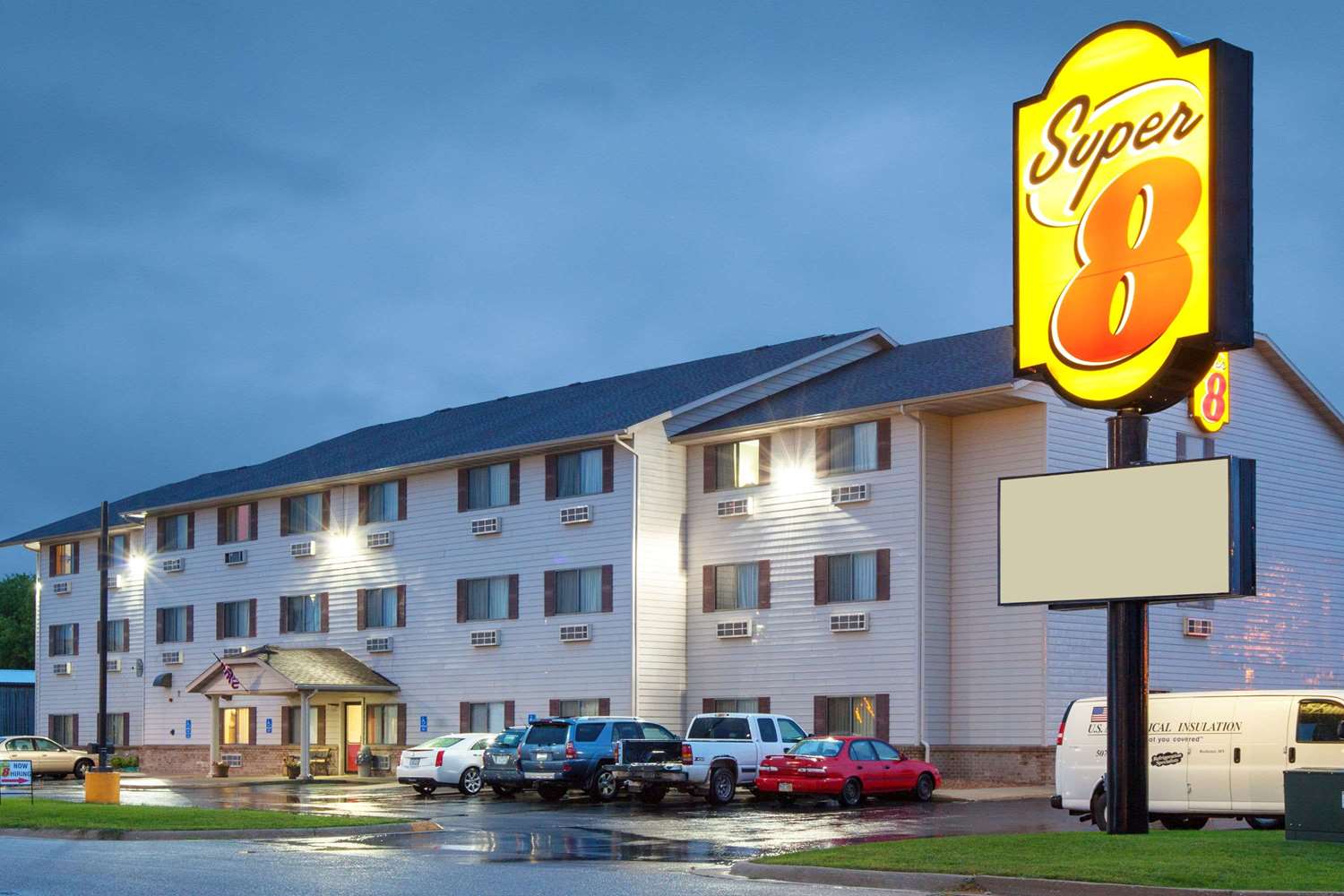 Super 8 by Wyndham Mason City 2/8