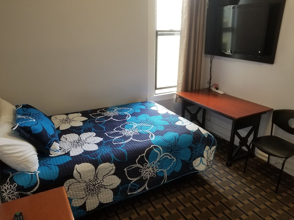 Perramont Hotel 8/23