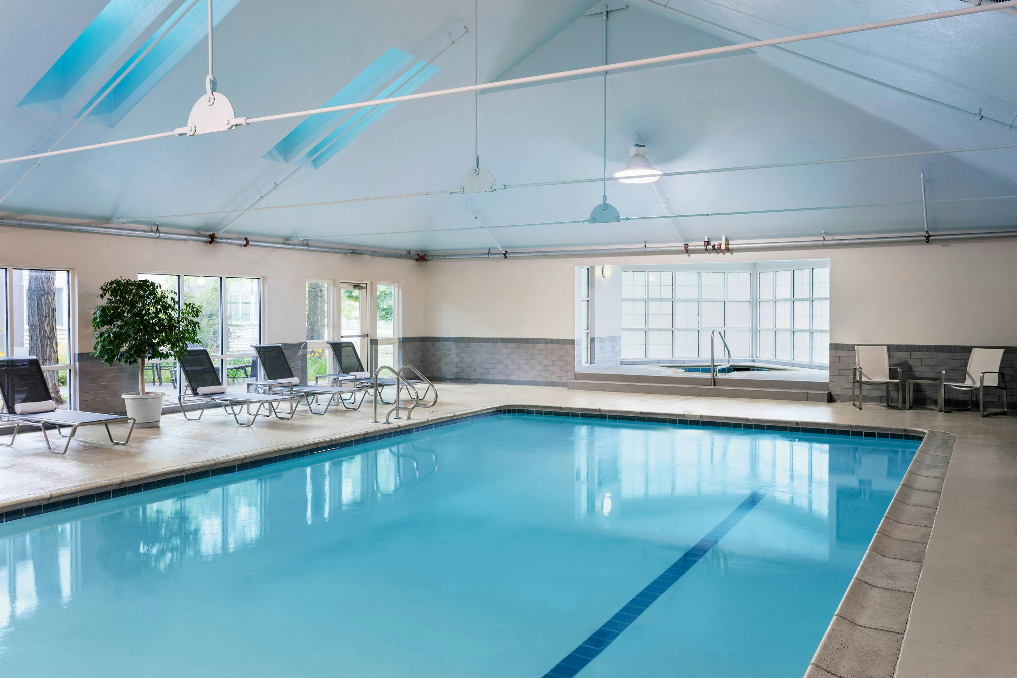 Delta Hotels by Marriott Burlington 18/42