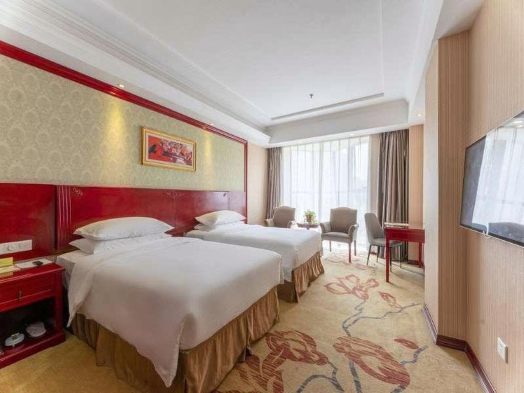 Vienna Hotel (Chongqing Changshengqiao Metro Station) 12/53