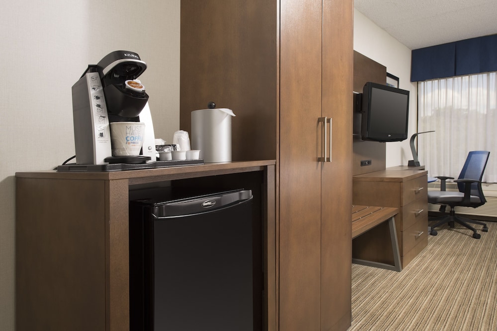 HOLIDAY INN EXPRESS ANDOVER NORTH - LAWRENCE 14/50