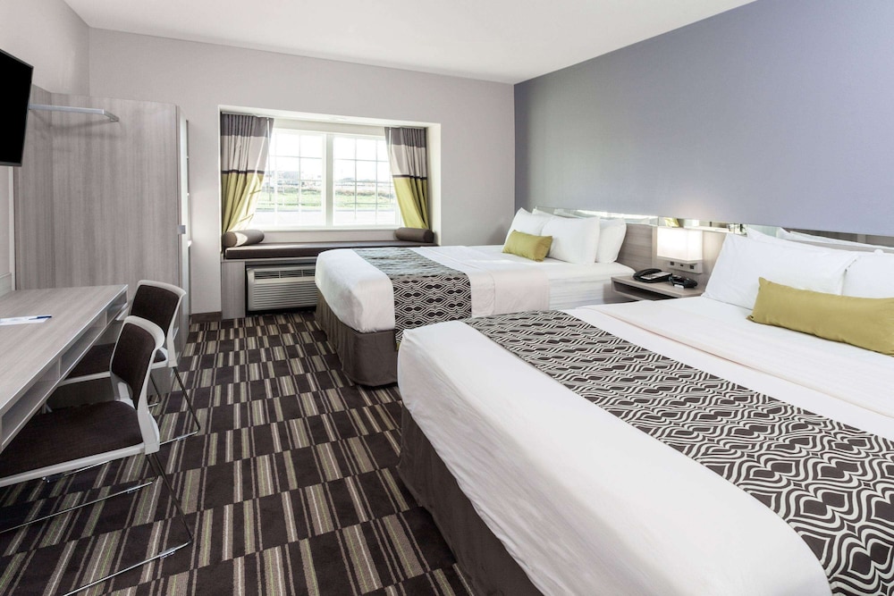 Microtel Inn And Suites By Wyndham West Fargo 10/28