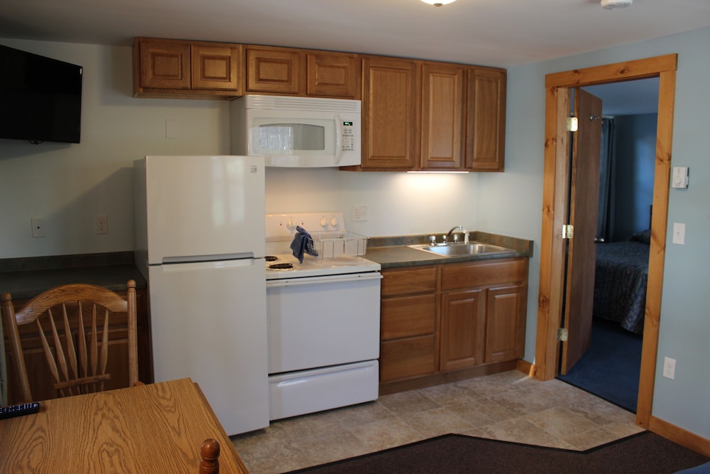Nootka Lodge 4/50