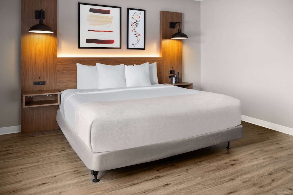 Hawthorn Extended Stay by Wyndham Williston/Burlington 16/38