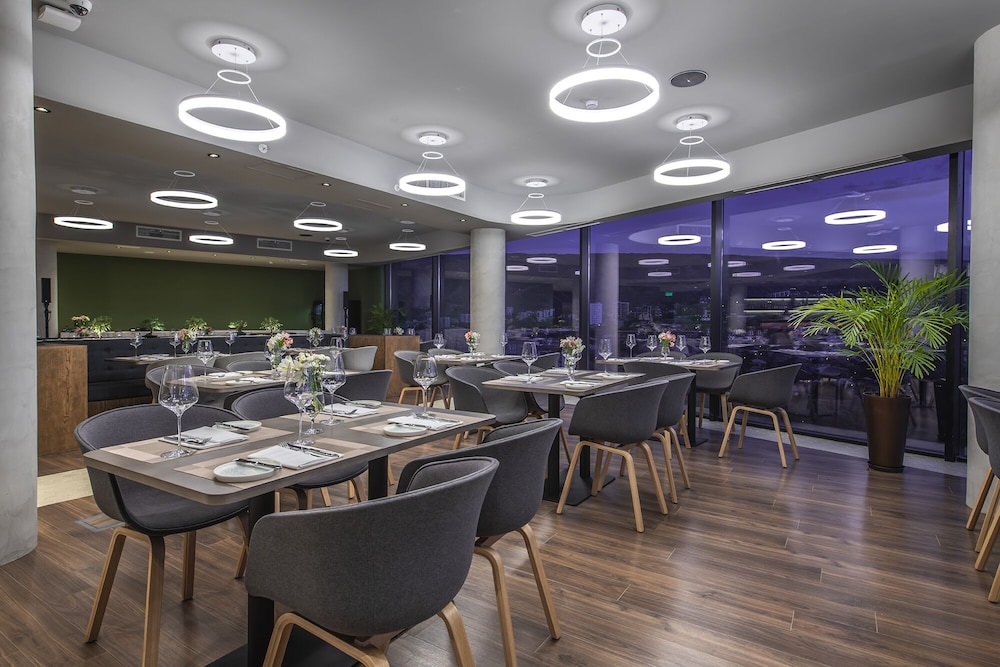 Golden Tulip Design Tbilisi 34/55