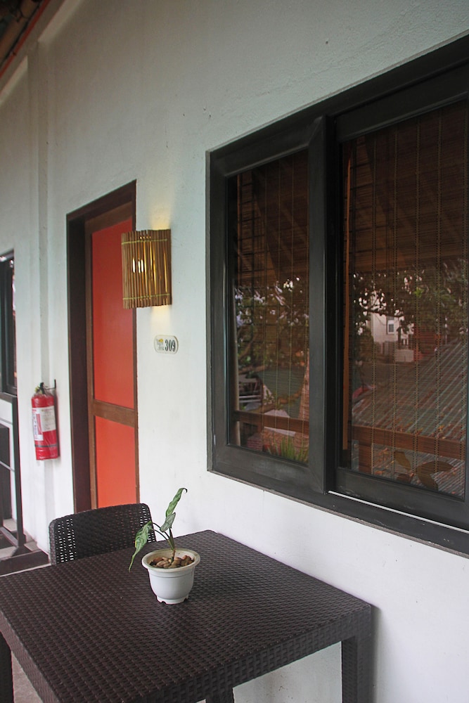 The Lazy Dog Bed And Breakfast 7/60
