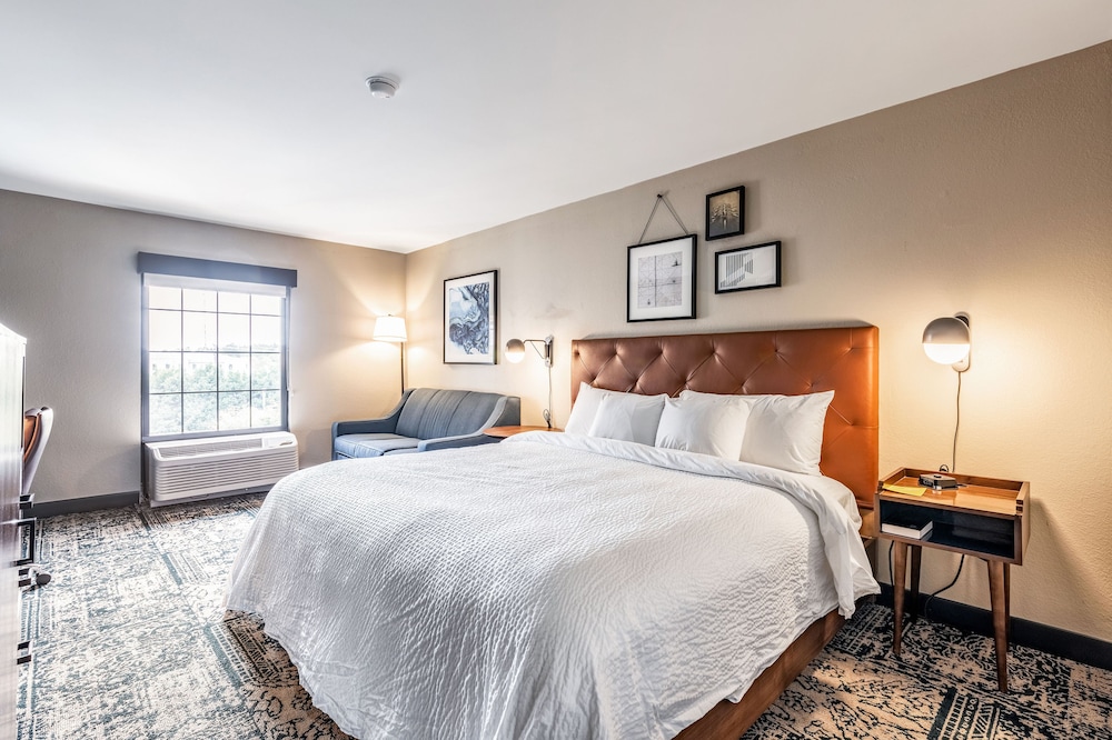 Four Points by Sheraton Greensboro Airport 8/63