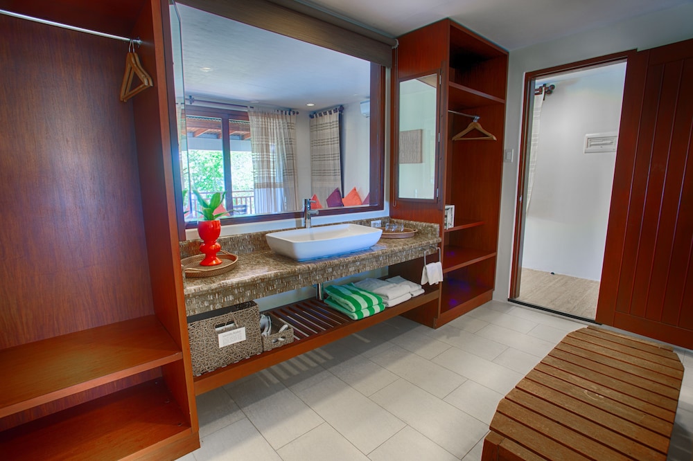 Amun Ini Beach Resort & Spa 49/50
