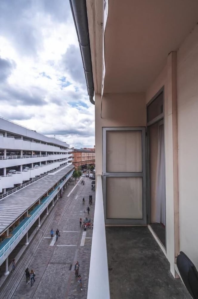 Ours Blanc Place Victor Hugo 42/67