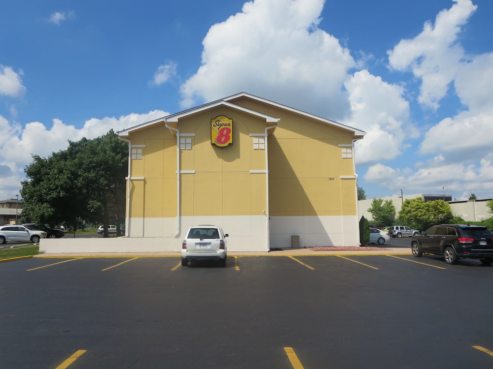 Super 8 by Wyndham Mundelein/Libertyville Area 27/45