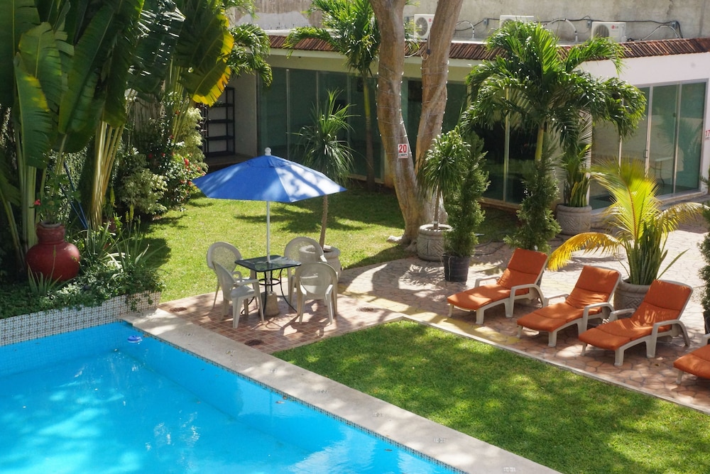 Las Dalias Inn 47/60