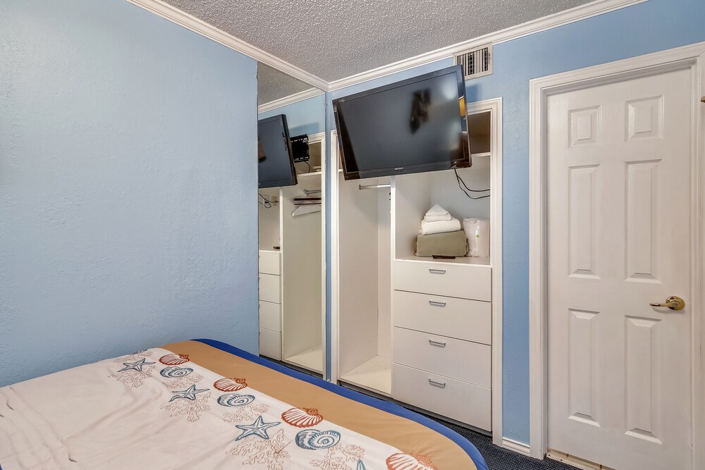 Casa Del Mar Beachfront Suites 42/82