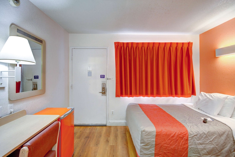 Motel6 Saint George, UT - University/Historic Downtown 11/53