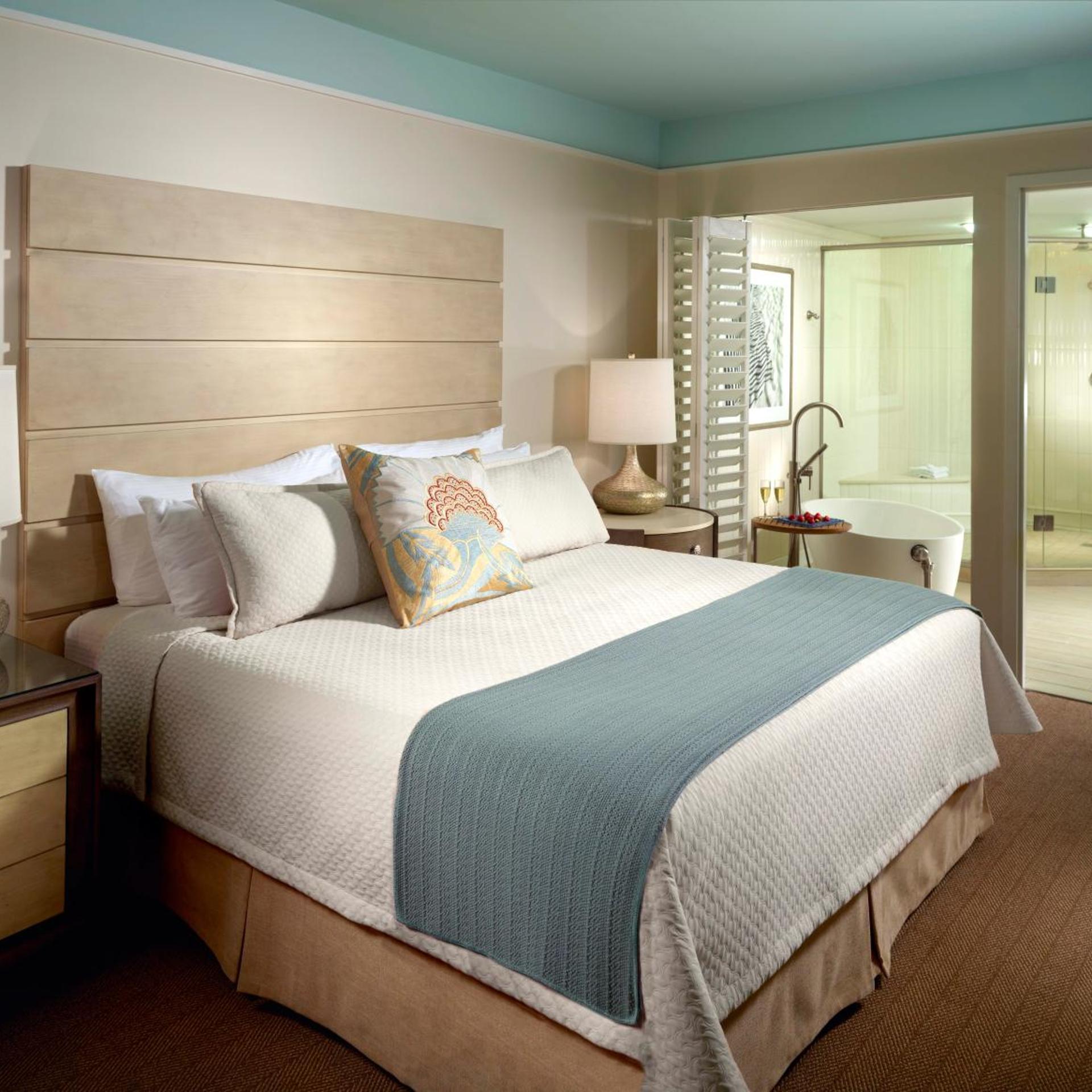 Executive, Suite, King Bed, Pool and Ocean View
