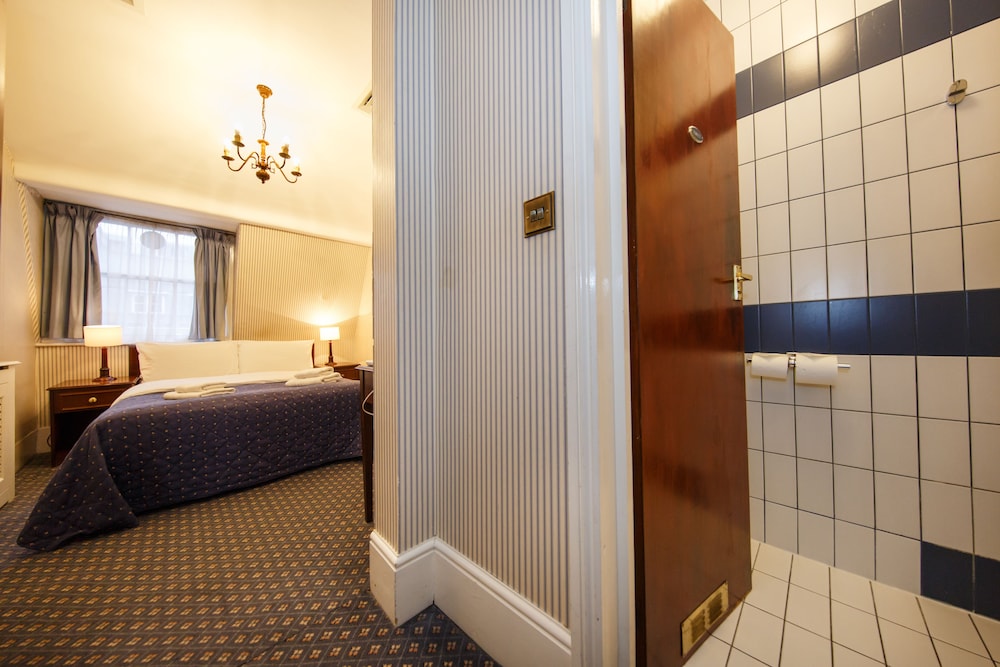 Regency House 13/69