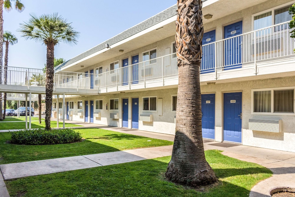Motel6 Bakersfield, CA - East 34/39