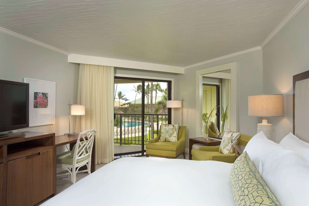 Premium, King Bed, Pool and Ocean View 8/13