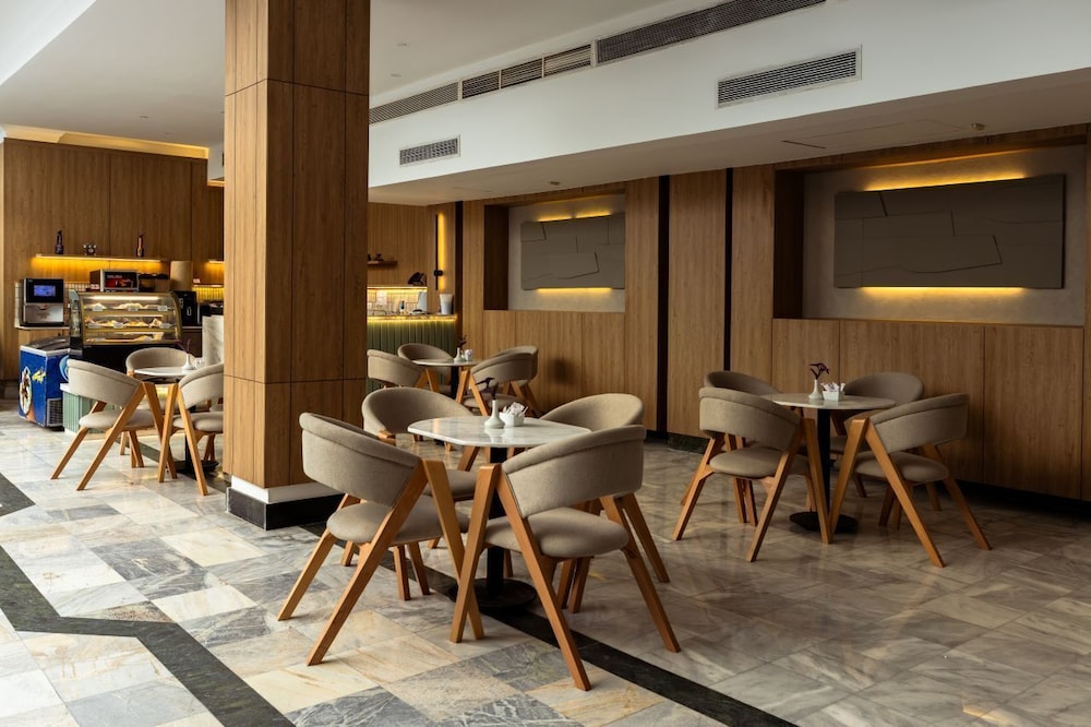 restaurant cafeteria