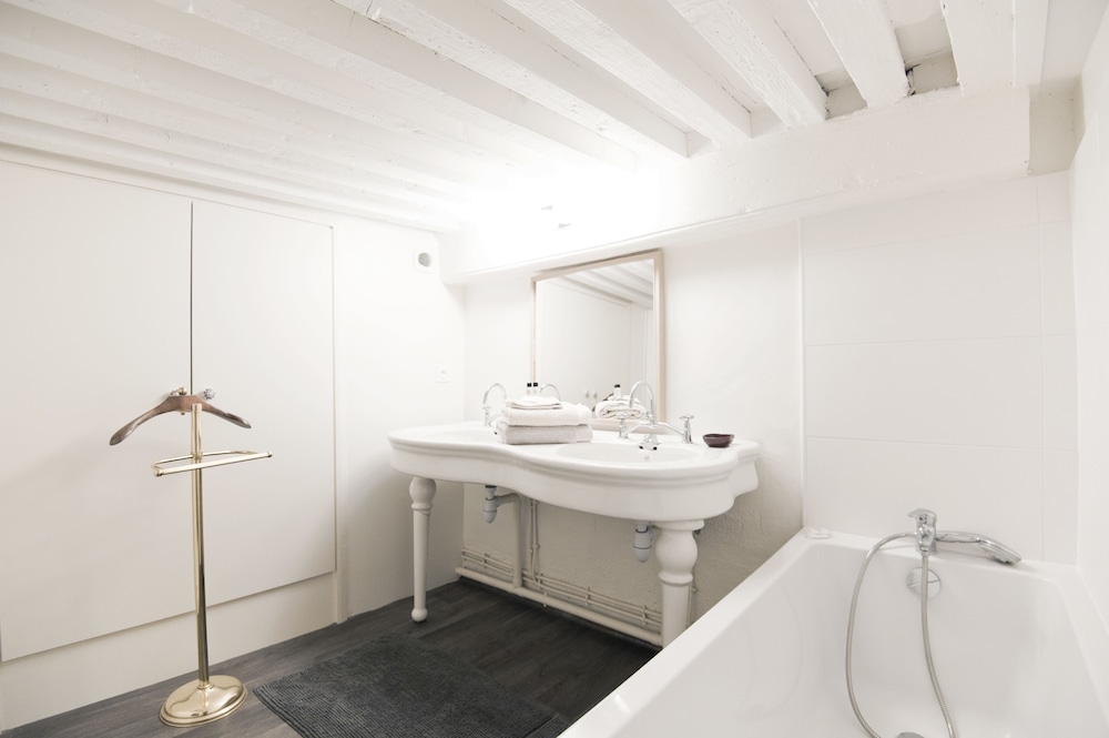 LOFT, SUITE
