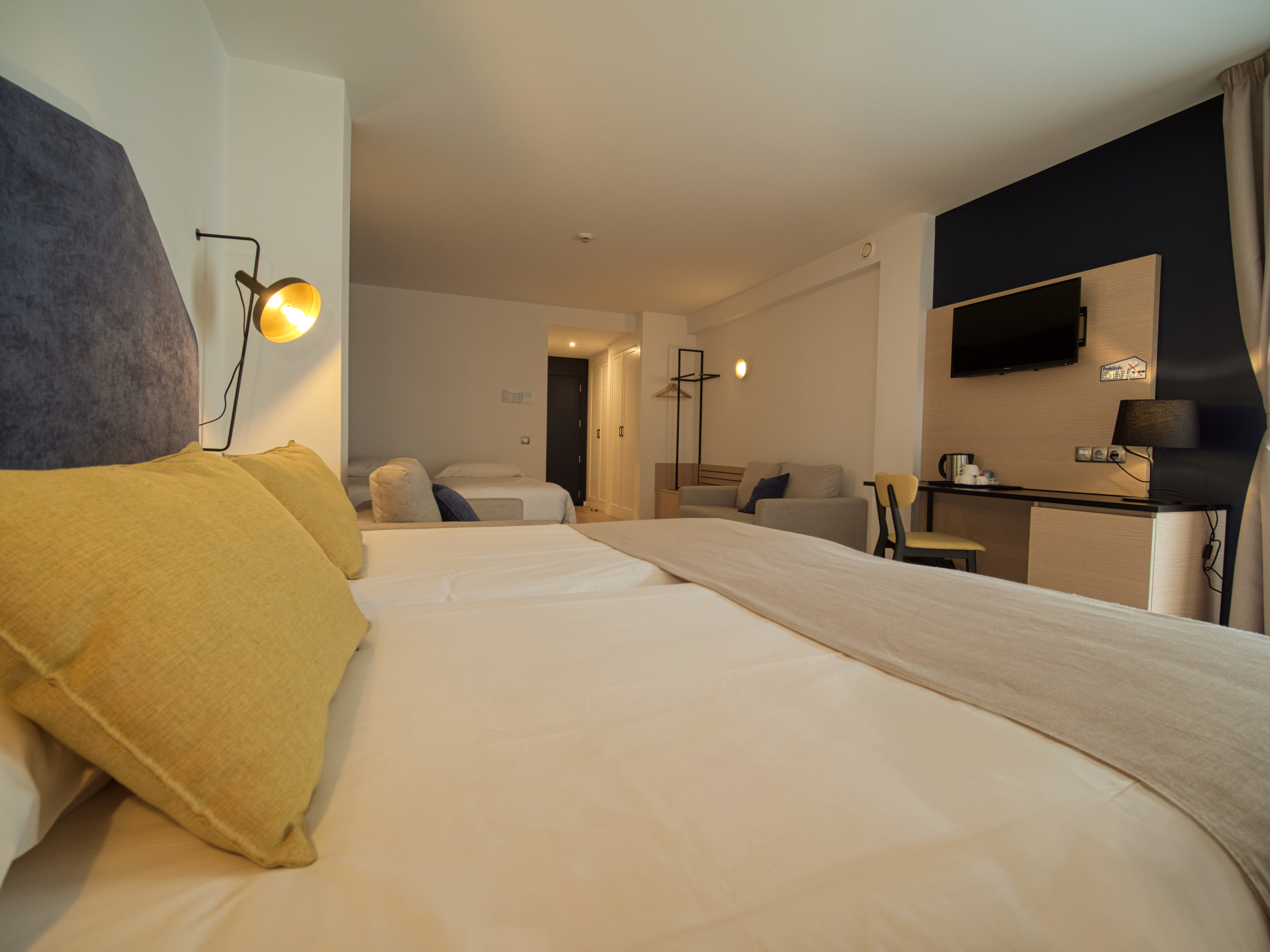 غرفة قياسية ثلاثية، Hotel Roc Meler 2/4