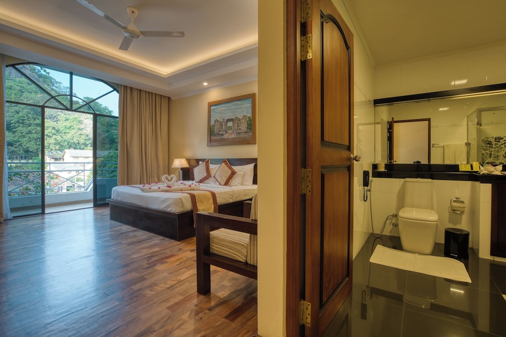 Kandyan Reach 17/48