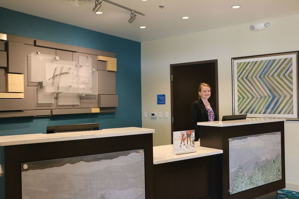 HOLIDAY INN EXPRESS & SUITES HENDERSONVILLE SE - FLAT ROCK 15/52