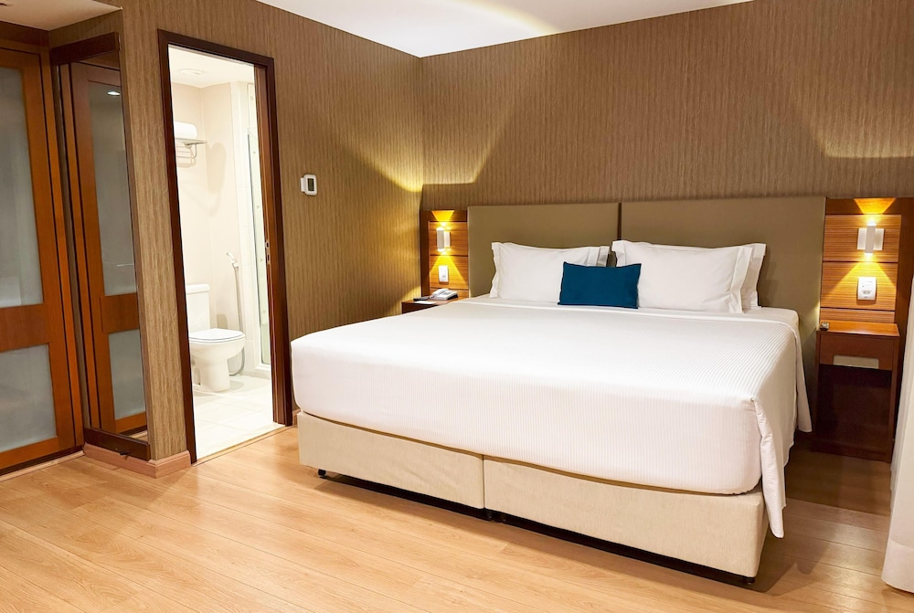 ROOM, KING BED