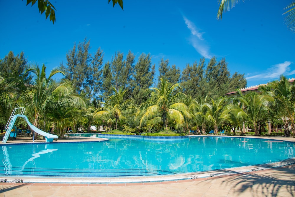 Sunrise Beach Resort 25/50