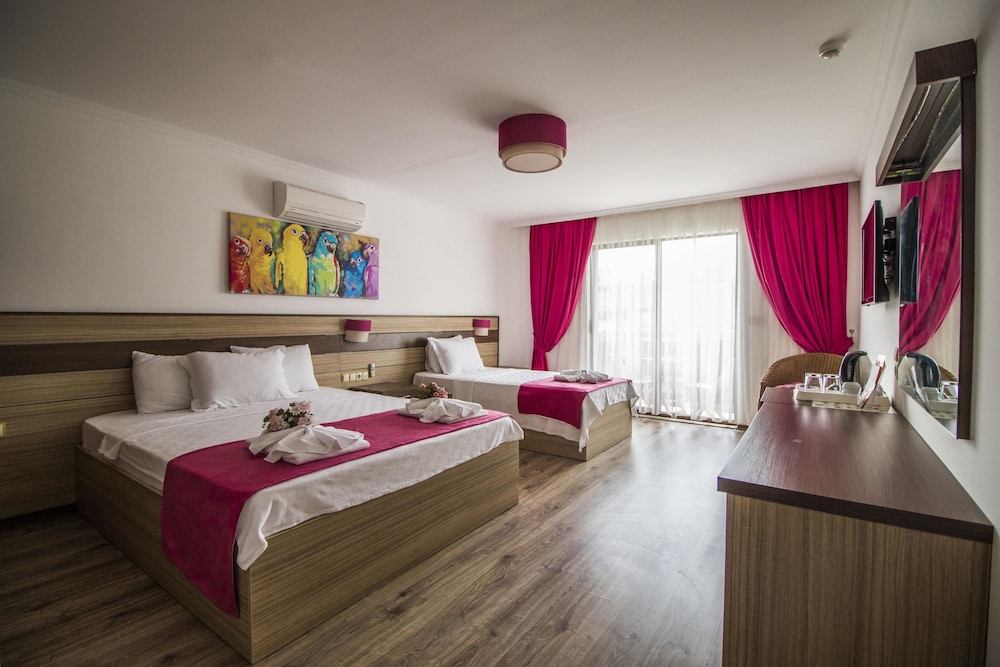 Eden Pyara Hotel Turunc 65/106