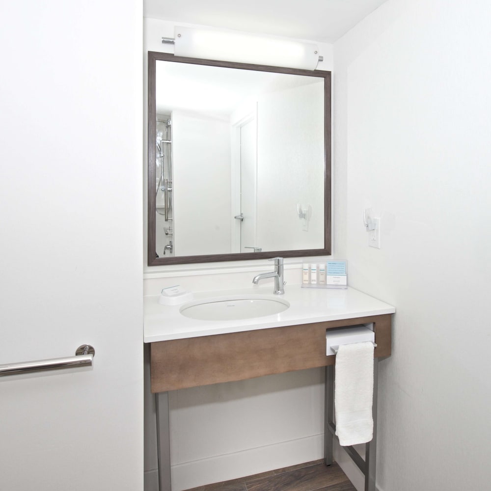 Hampton Inn and Suites Ft. Worth Alliance Airport 22/53