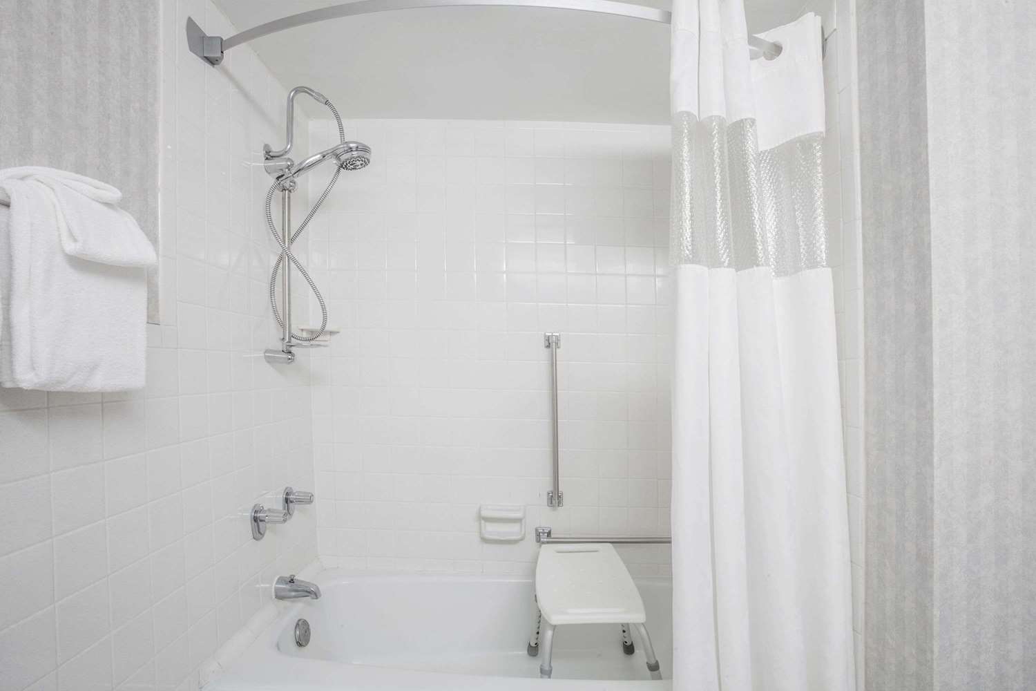 Ramada By Wyndham Angola/Fremont Area 41/41