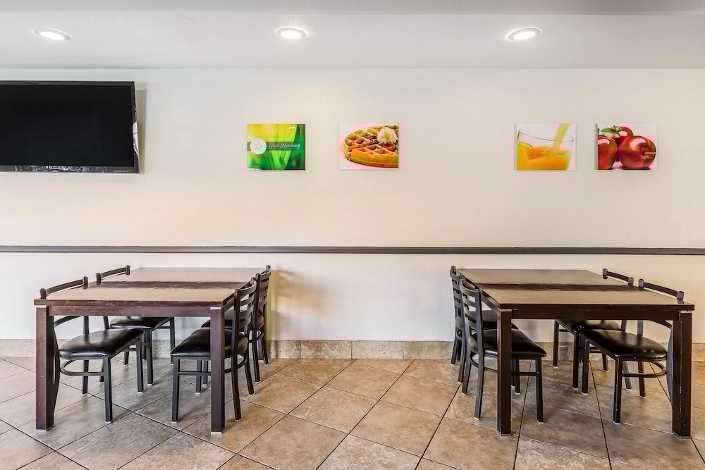 Quality Inn Fallbrook I 15 27/34
