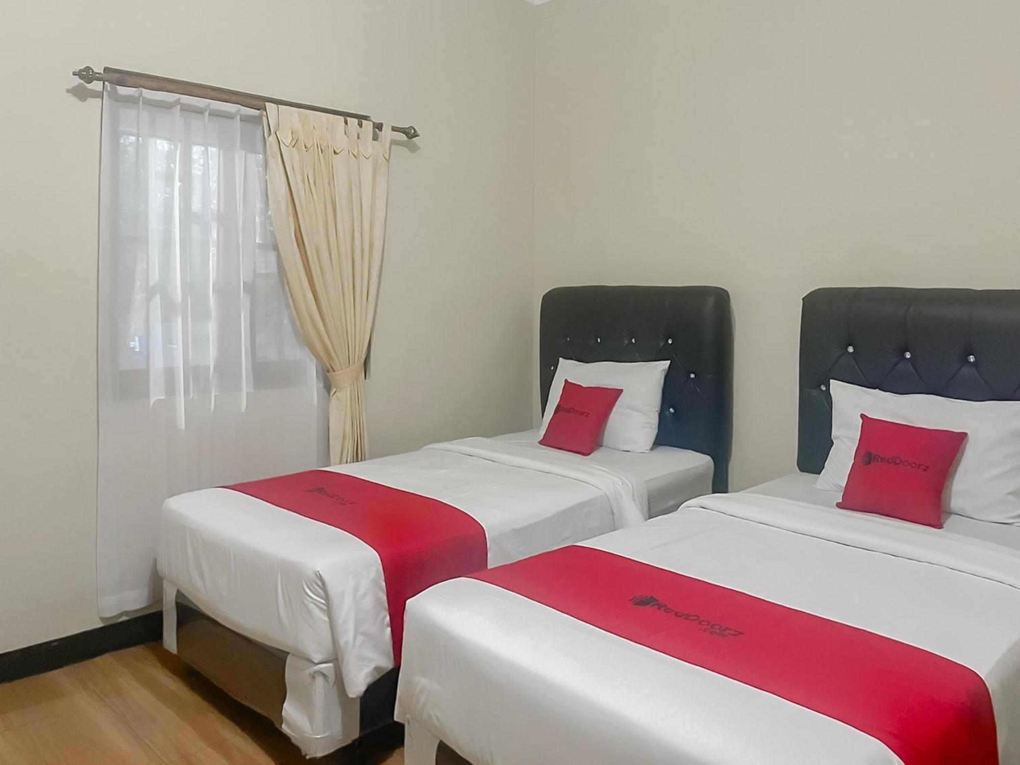 Standard, Twin Beds