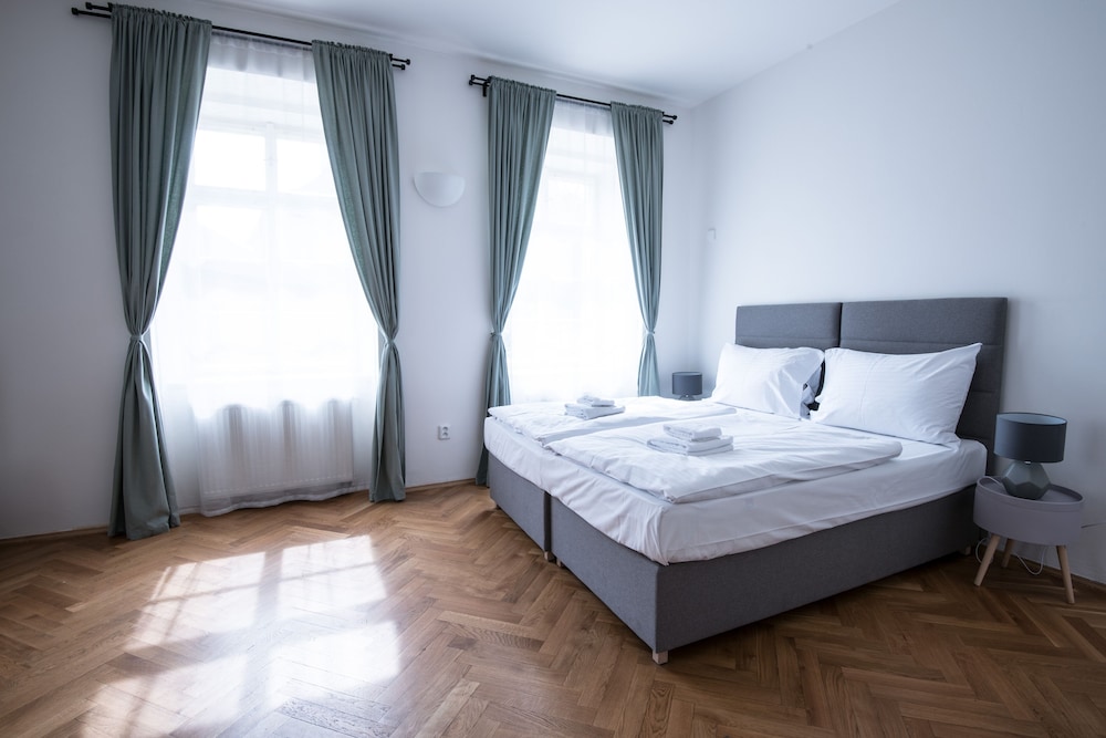 City, Apartment, King Bed, Sofa