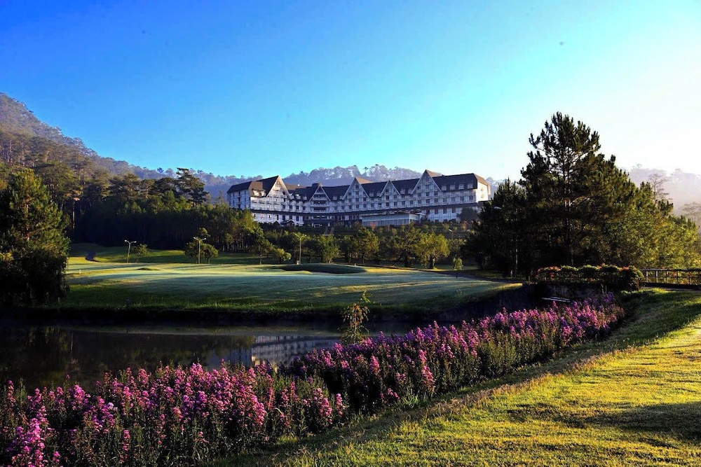 Swiss-Belresort Tuyen Lam Dalat 74/76