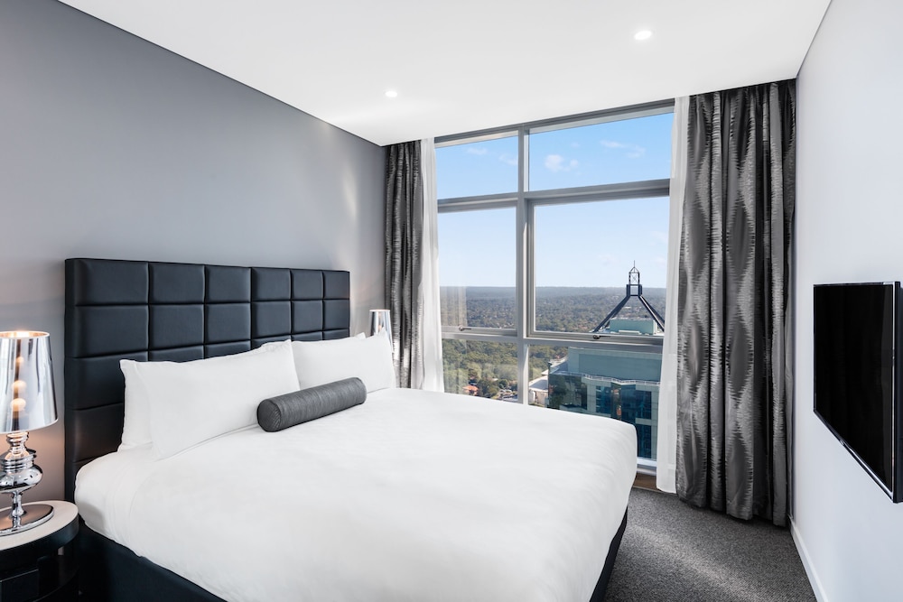 3 Bedrooms, Altitude, Suite, 3 King Beds