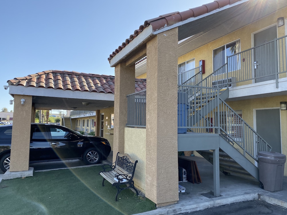 Studio6 Hemet, CA 4/51