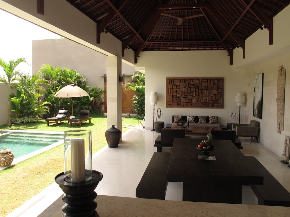 Chocolat Villas Seminyak 15/37