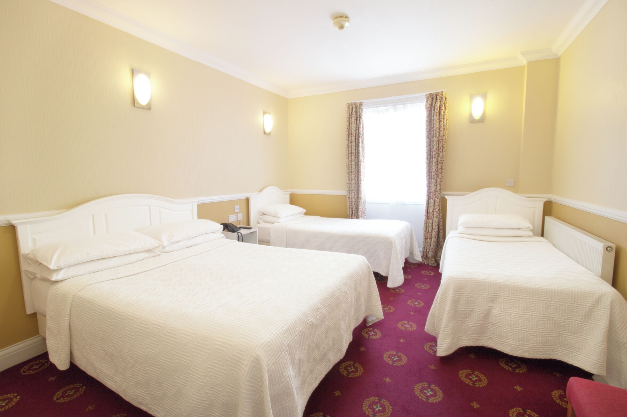 ROOM, QUADRUPLE