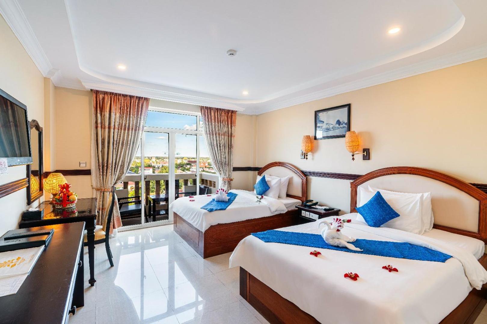 Superior, Twin Beds, Pool or City View