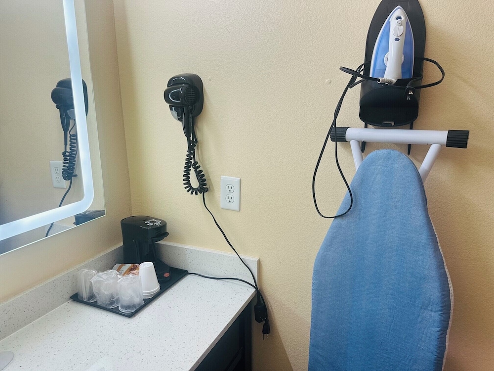 Express Inn & Suites - Bush Airport 22/34