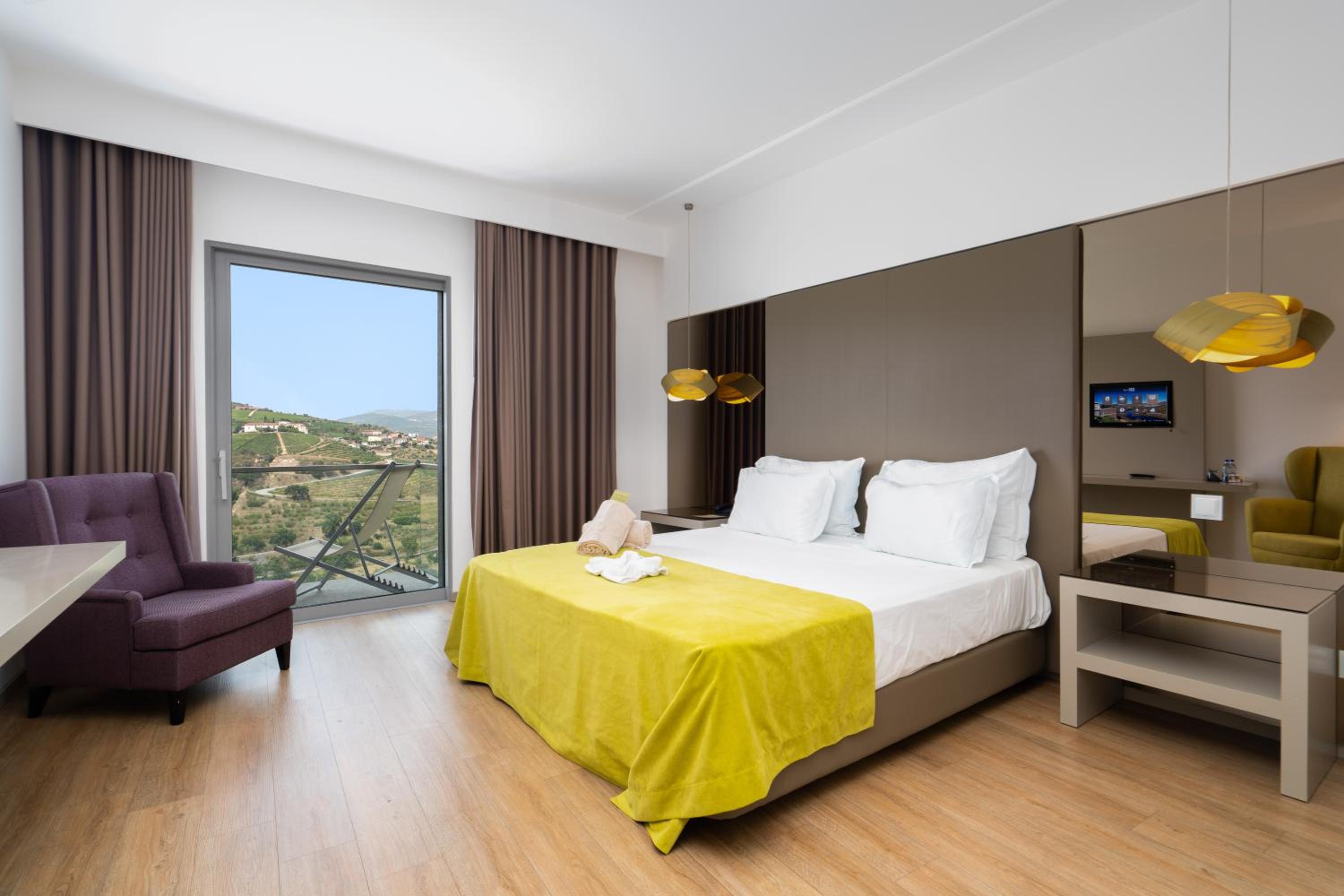 غرفة بسرير مزدوج أو سريرين منفصلين بإطلالة على النهر بشرفة، Delfim Douro Hotel 2/10
