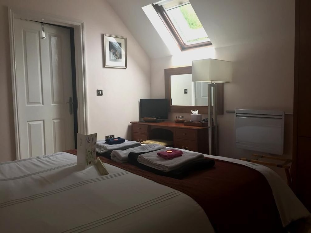 The Lyn Valley Hotel 2/9