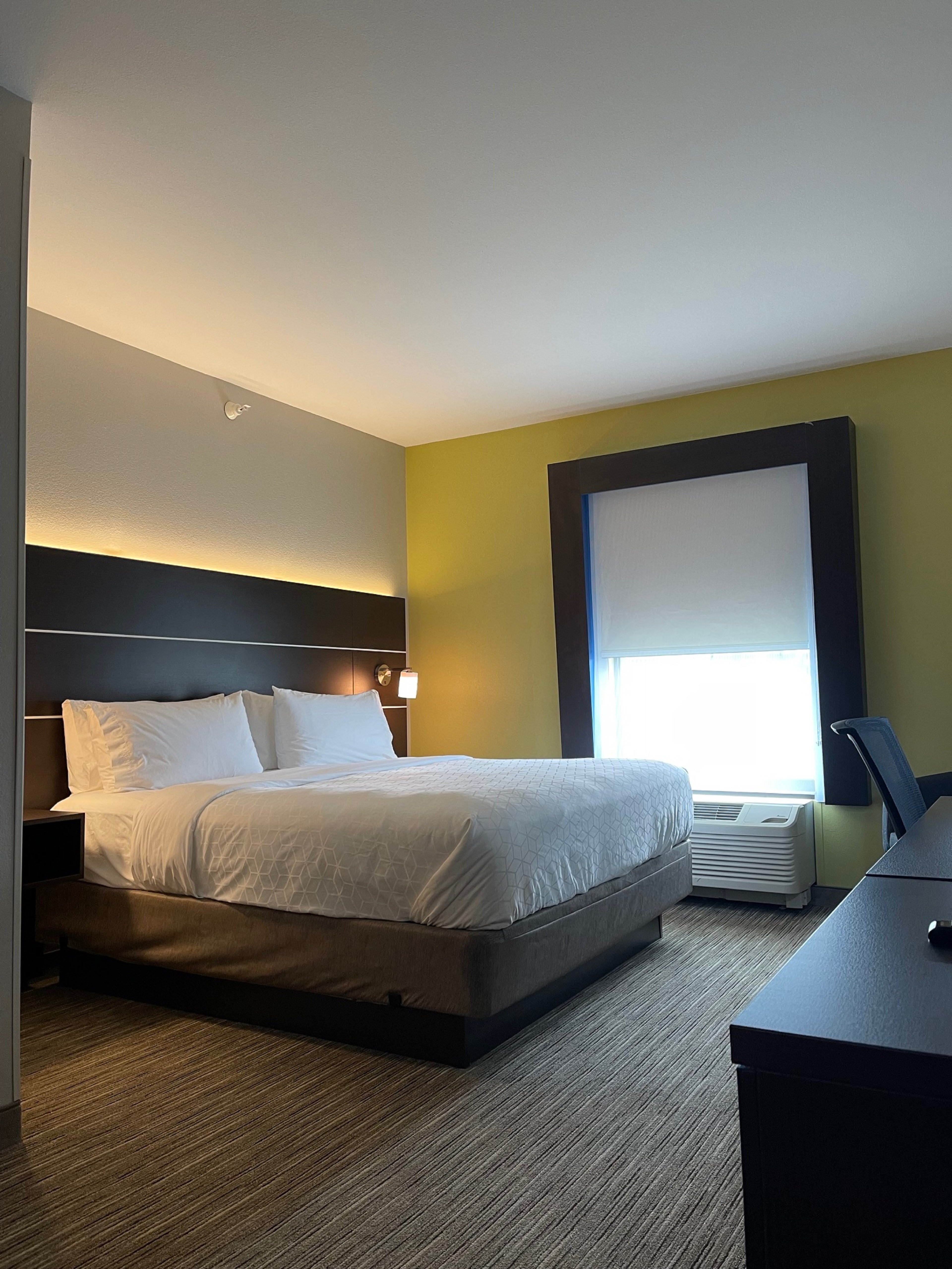 جناح بسرير كينج، Holiday Inn Express and Suites - Junction City, Kansas 2/4