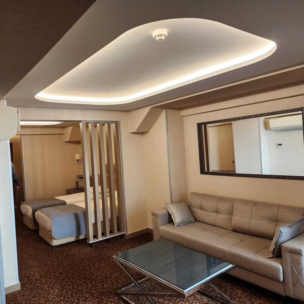 Nanda Hotel 41/63