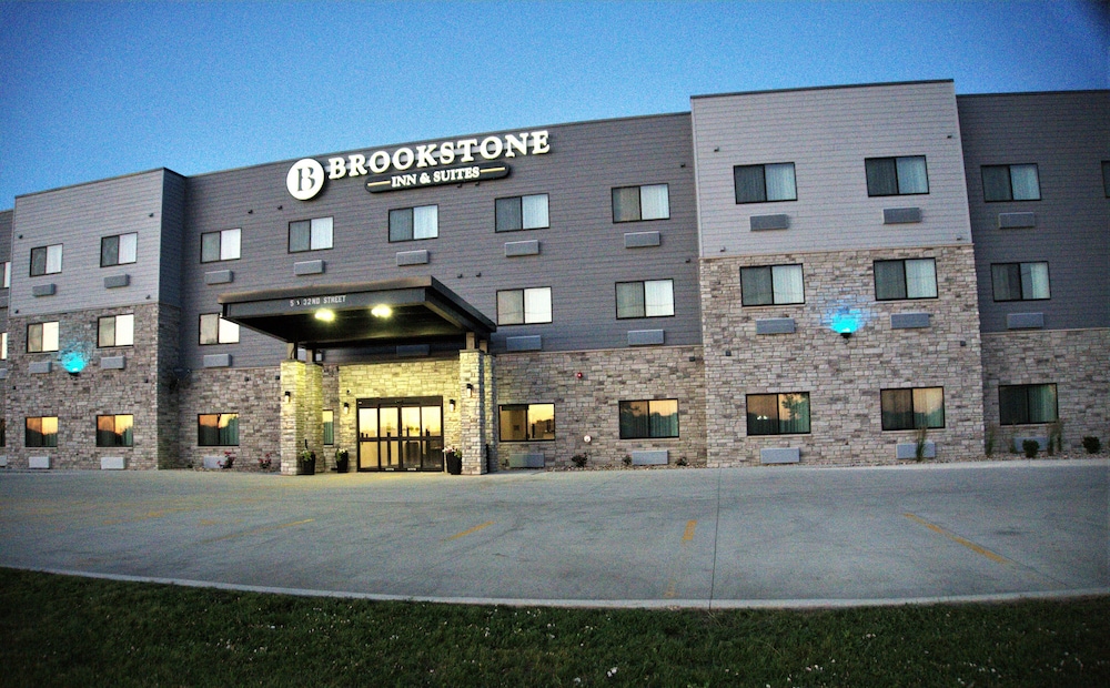 Brookstone Fort Dodge 6/46