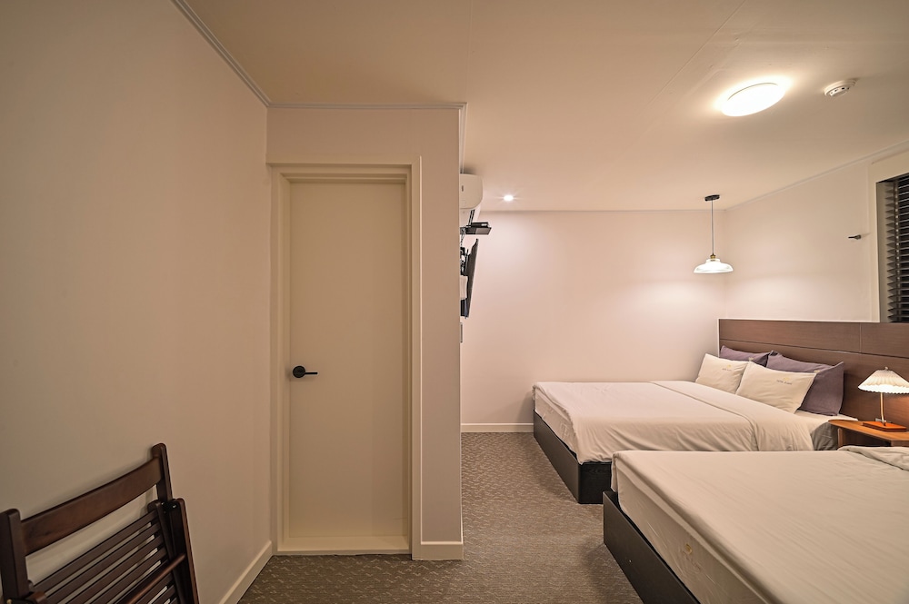 B Cent Hotel 34/58